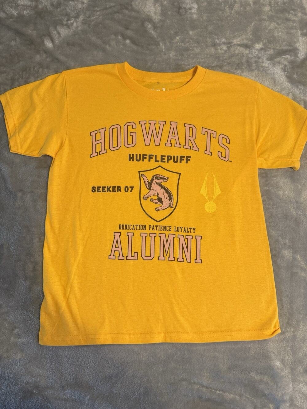 NEW - Harry Potter Hogwarts Hufflepuff Yellow Short Sleeve T-Shirt Kids Sz SMALL